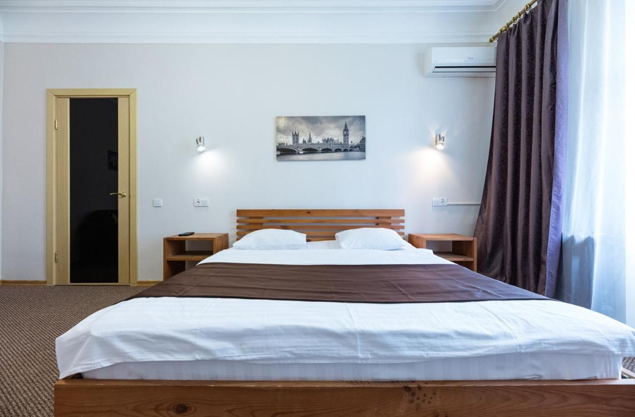 Guest House "Vladimirskaya 42" Kyiv Exterior photo