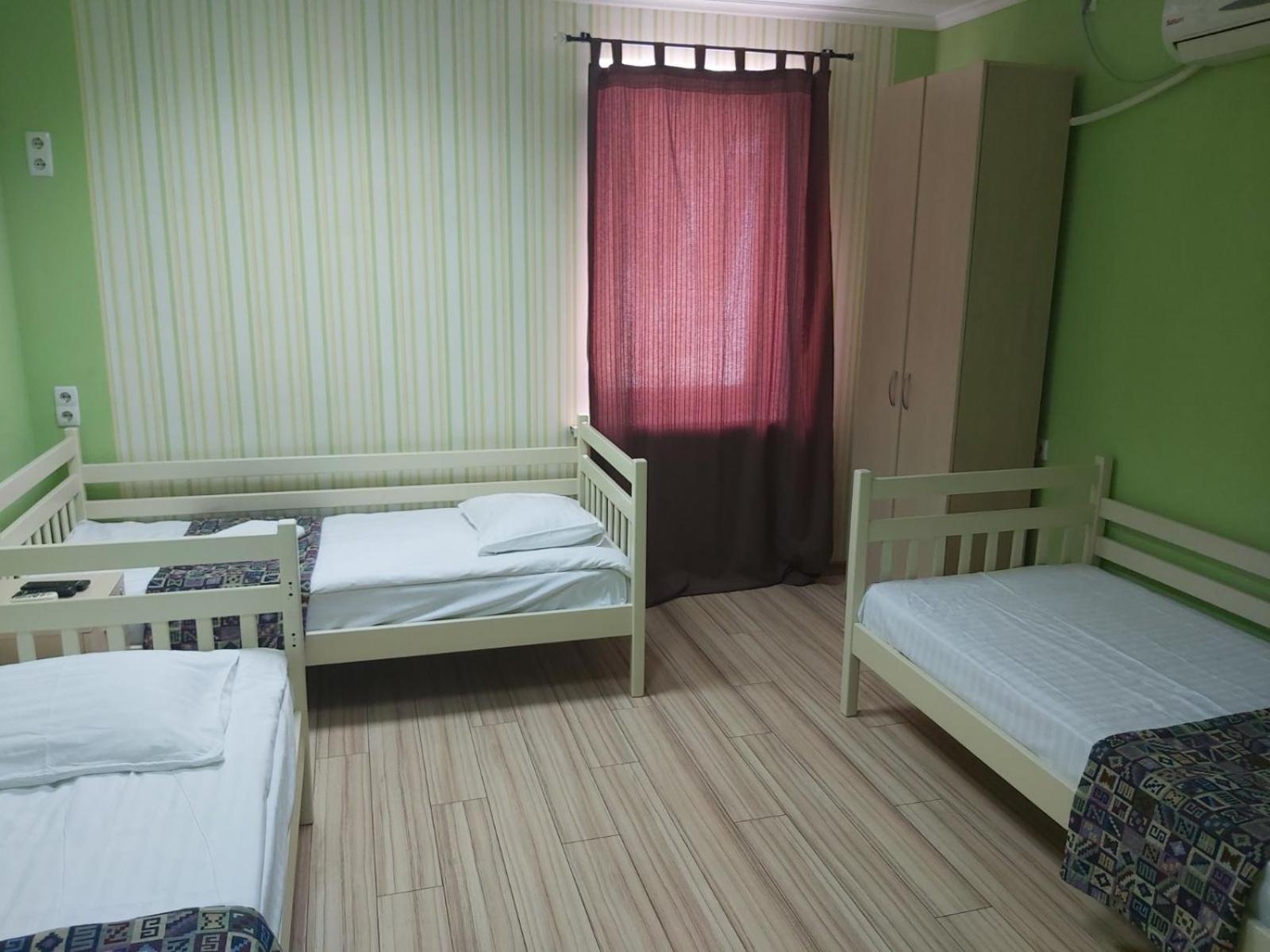 Guest House "Vladimirskaya 42" Kyiv Exterior photo