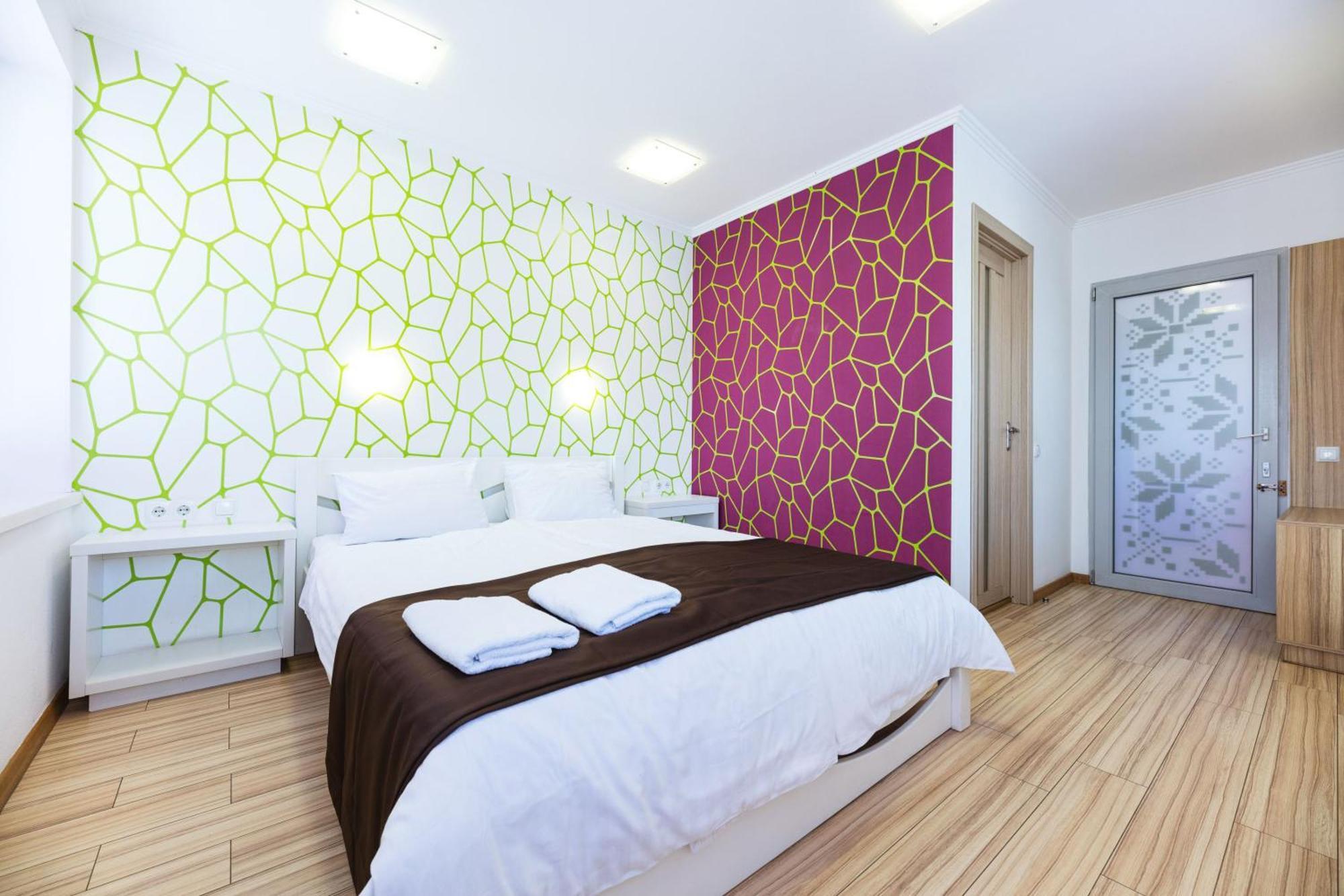 Guest House "Vladimirskaya 42" Kyiv Exterior photo