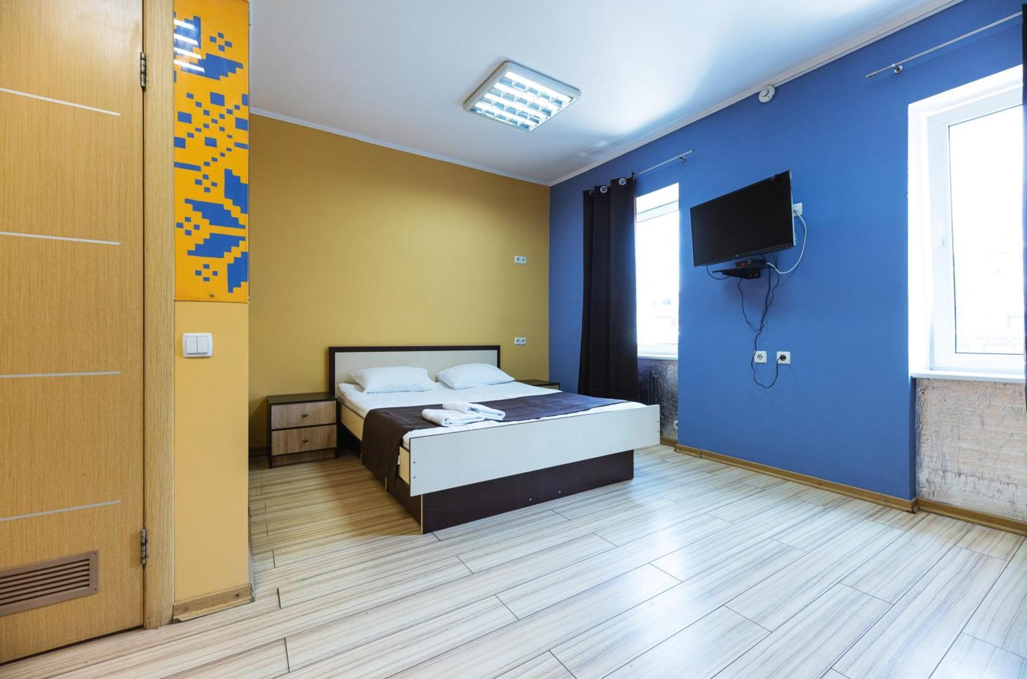 Guest House "Vladimirskaya 42" Kyiv Exterior photo