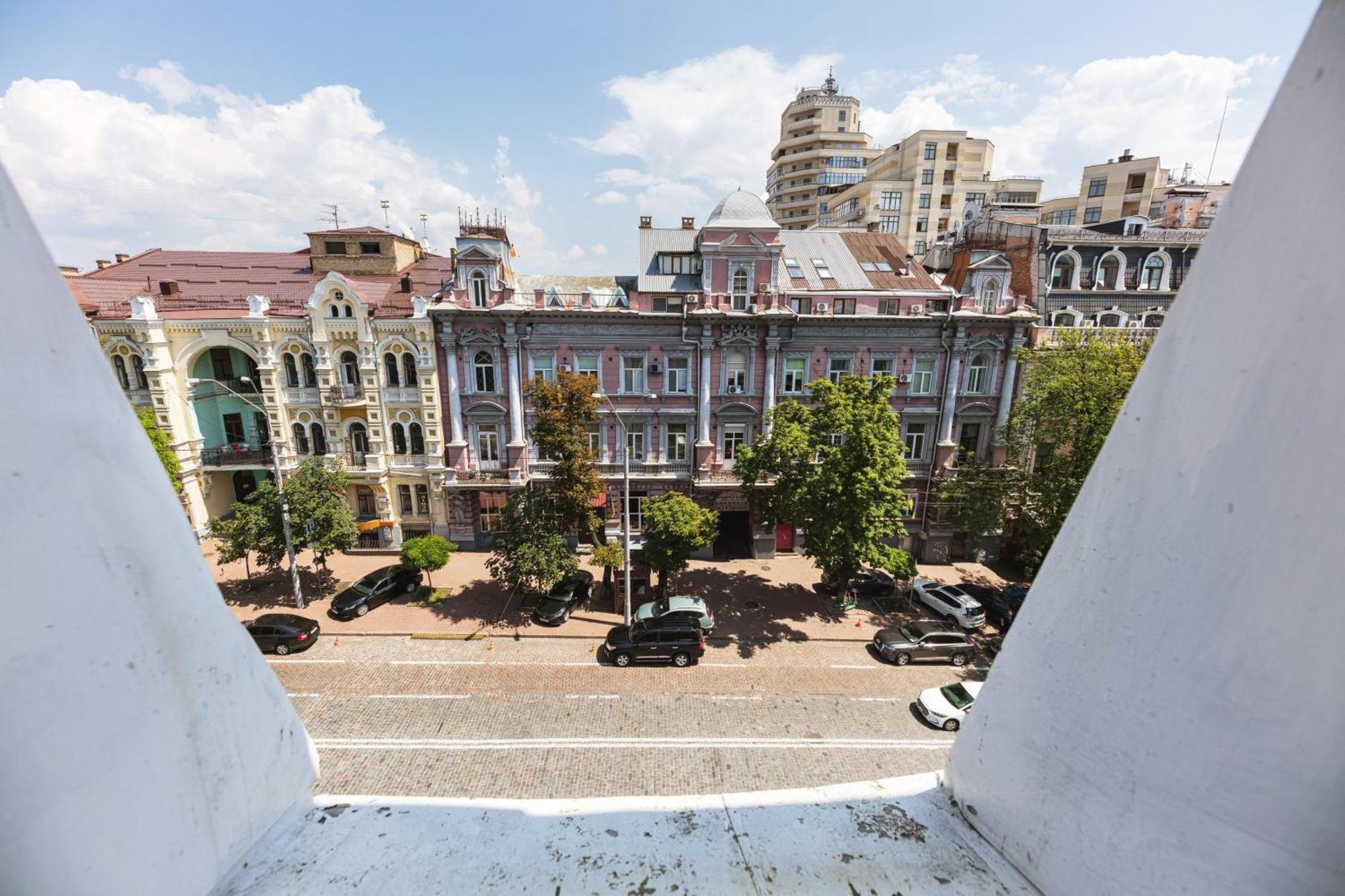 Guest House "Vladimirskaya 42" Kyiv Exterior photo