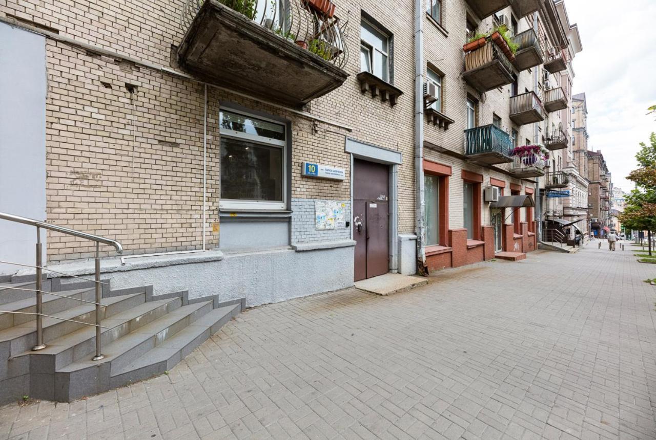 Guest House "Vladimirskaya 42" Kyiv Exterior photo