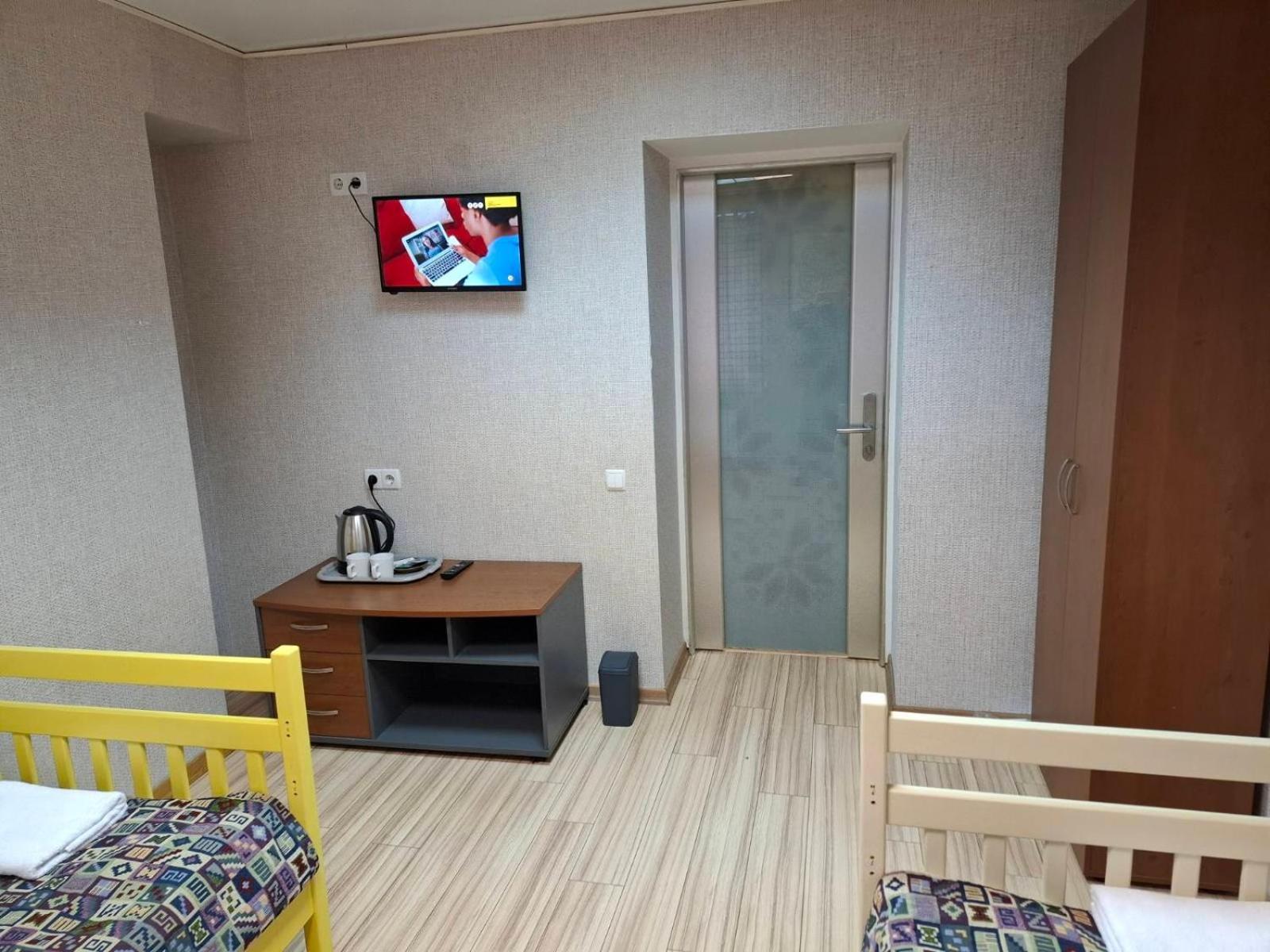 Guest House "Vladimirskaya 42" Kyiv Exterior photo