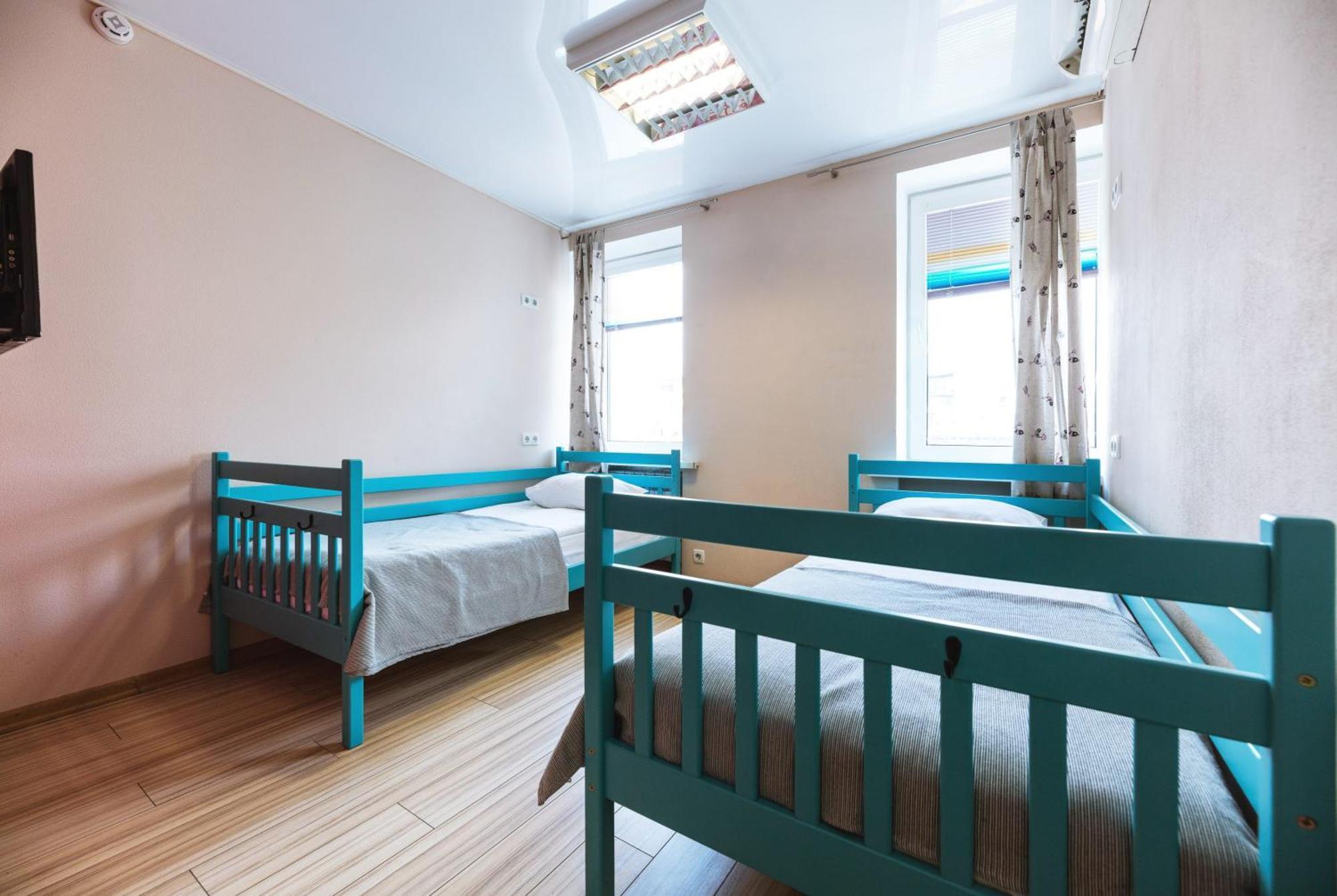 Guest House "Vladimirskaya 42" Kyiv Exterior photo